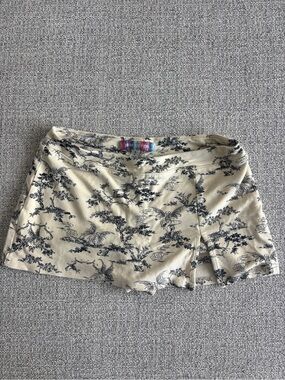Urban Outfitters Women's Cream  Print Skort